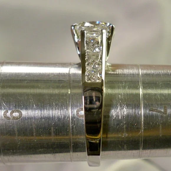 New Round Cut Cubic Zirconias Silver DESIGNER Ring